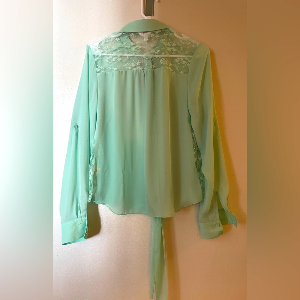 NWT Candie’s Tie Front country style shirt